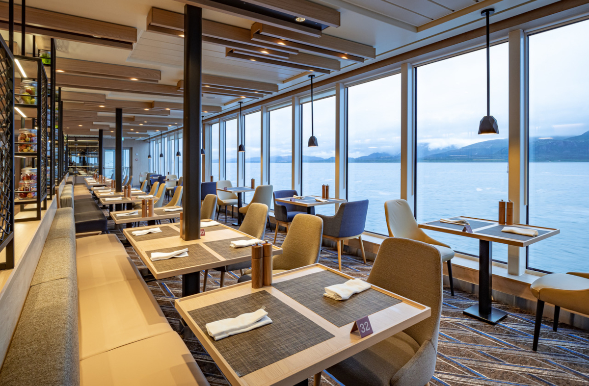 MyCruise Hurtigruten MS-Roald-Amundsen Offentlige-arealer Restauranter3